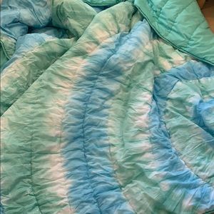 Pottery barn comforter Queen/full